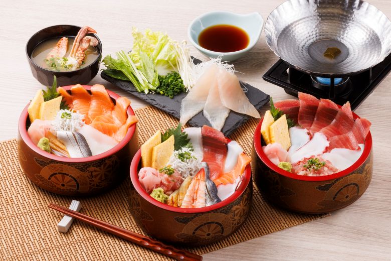 焼津選べる10種海鮮丼の昼食と三ケ日みかん狩り